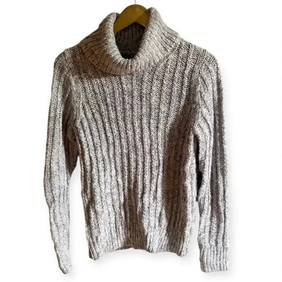 Banana Republic Italian Yarn Wool Blend Chunky Knit Turtleneck Sweater - Picture 2 of 14